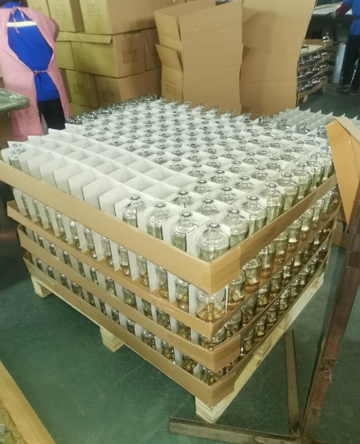 How the pallet package the bottles？